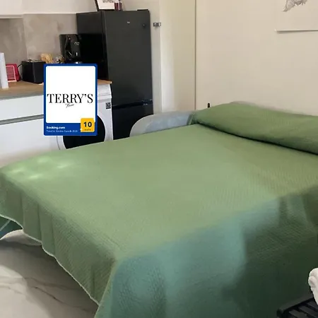 Terry's Lägenhet Capri